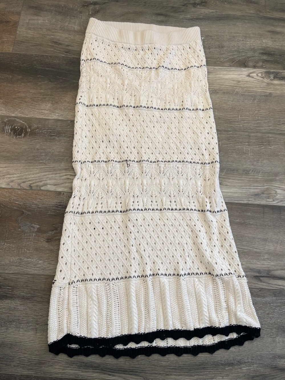 Olive & Oak Cream Maxi Knit Skirt with Black Trim like new size L